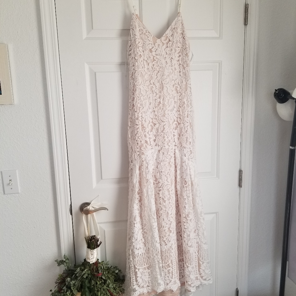 Lulu's white lace dress